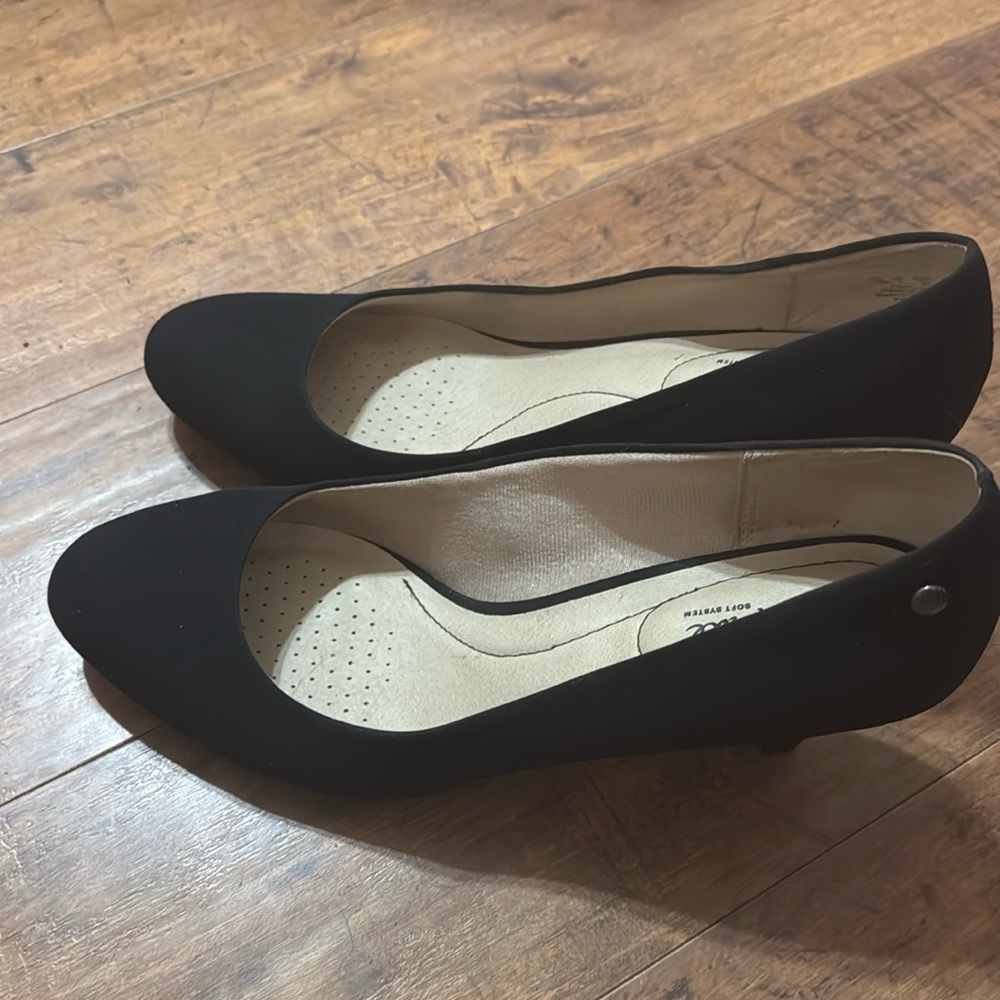 Black size 11 life stride slightly used